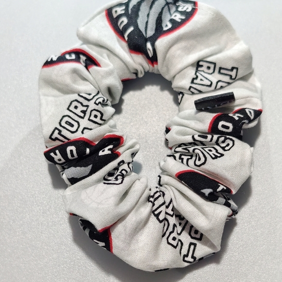 BRi Raptors Design Scrunchie - Picture 3 of 5